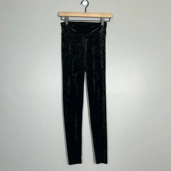 Aerie Black Velvet High Waisted Leggings - Size Small - EUC - Soft, Stretchy - Picture 1 of 8
